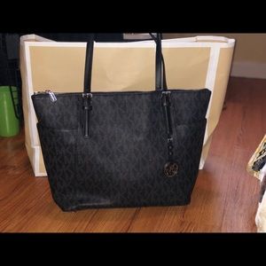Michael kors jet set